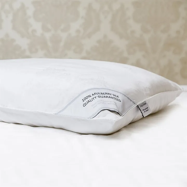 GRAND SILK / ГРАНД 50х70 1,3 кг Подушка шелковая средняя в съемном чехле PC1003