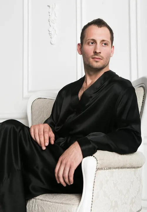 BLACK PREMIUM / ЧЕРНЫЙ ПРЕМИУМ L (48-50) Мужской шелковый халат, 100% Mulberry MRBL200L